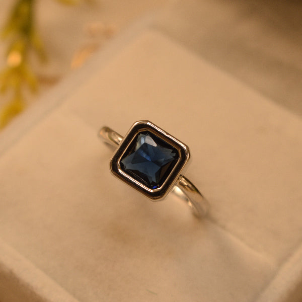 Dazzling Unique Design Silver Plated Crystal Stone Ring For Girls/Women