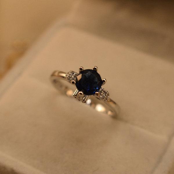 Luxury Unique Design Silver Plated Crystal Stones Ring For Girls/Women