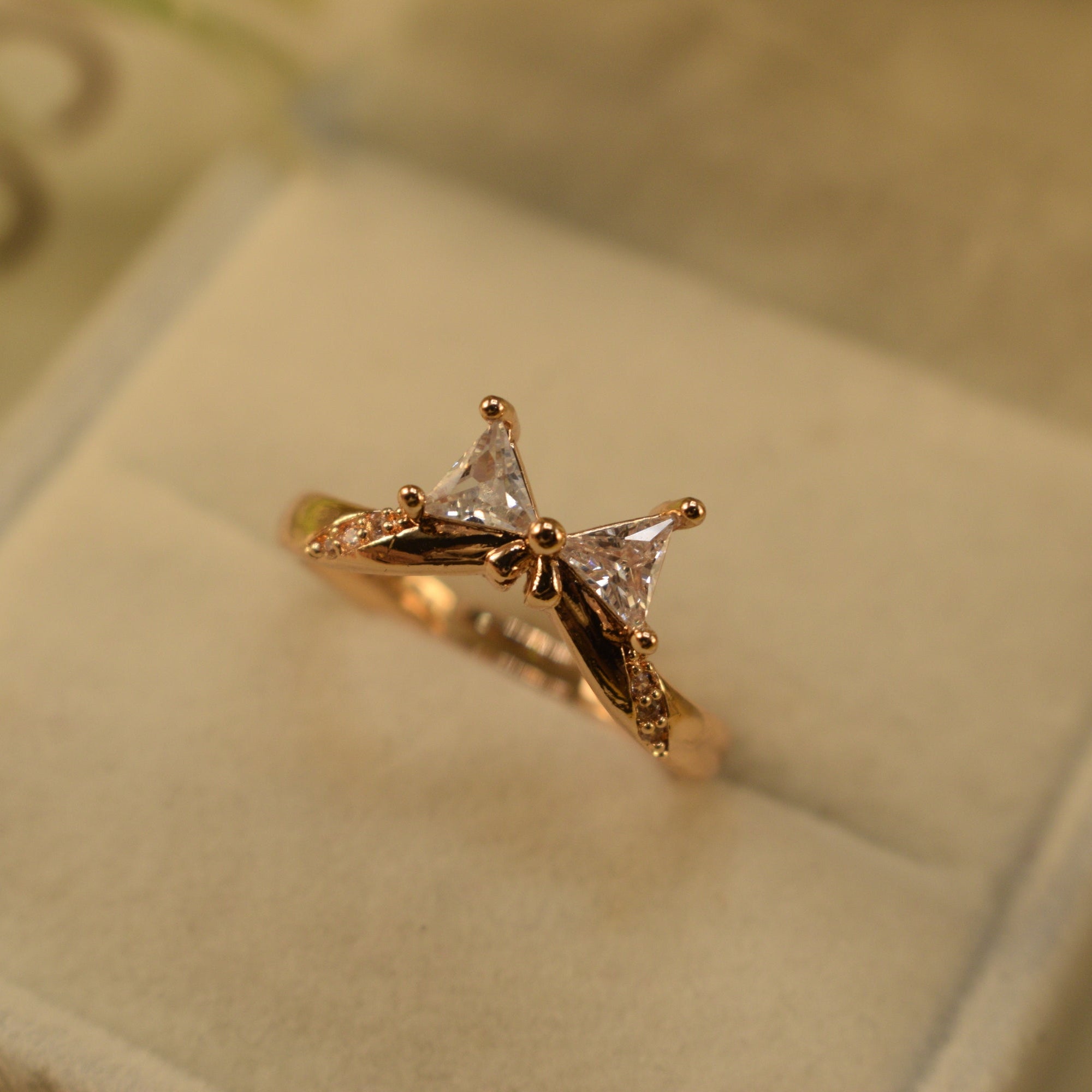 Fancy Unique Design Gold Plated Crystal Stones Ring For Girls/Women