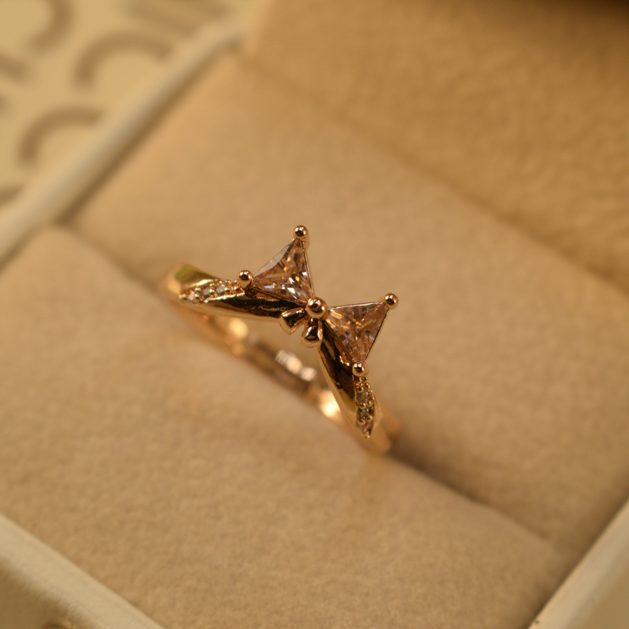 Fancy Unique Design Gold Plated Crystal Stones Ring For Girls/Women
