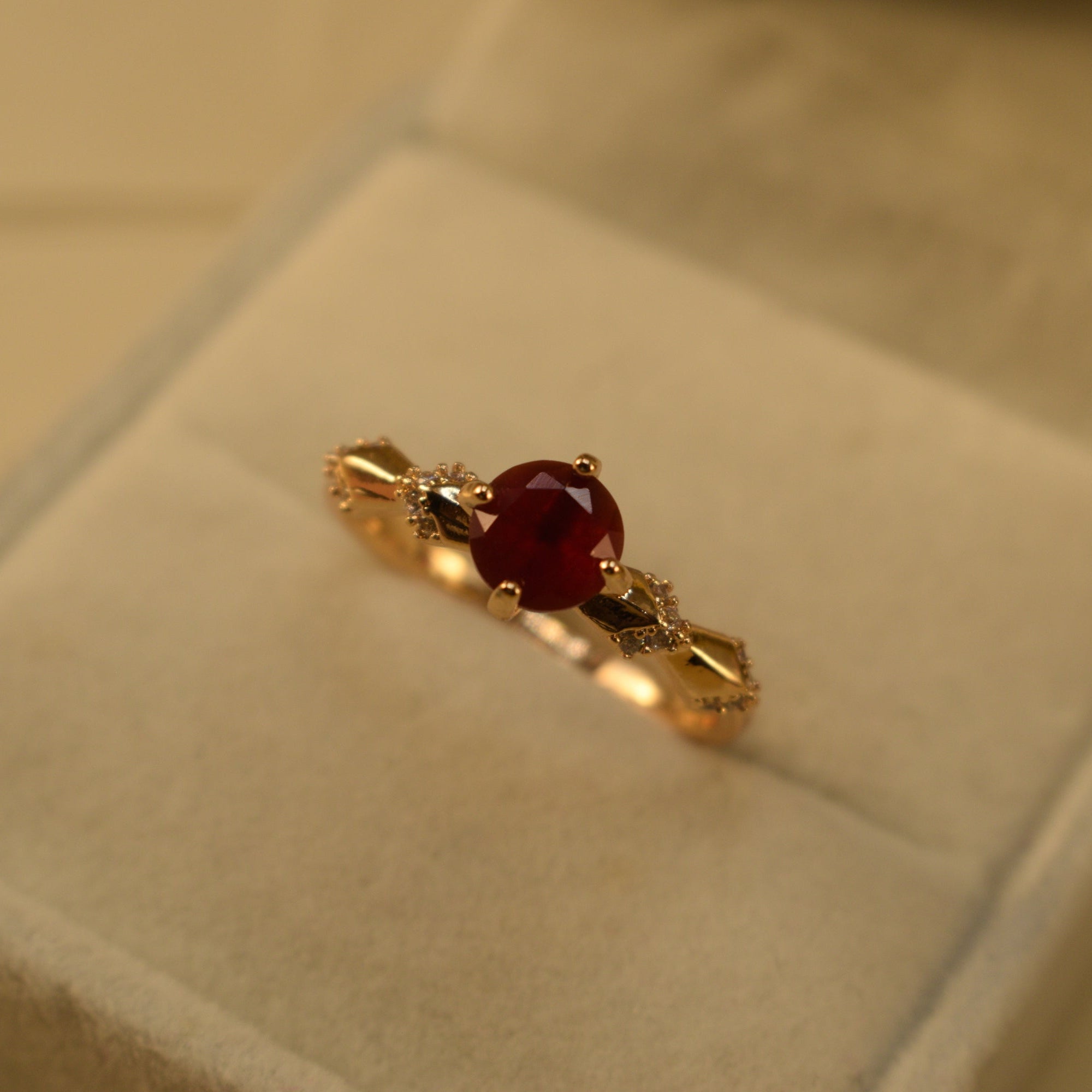 Glamorous Design Gold Plated Crystal Stones Ring For Girls/Women