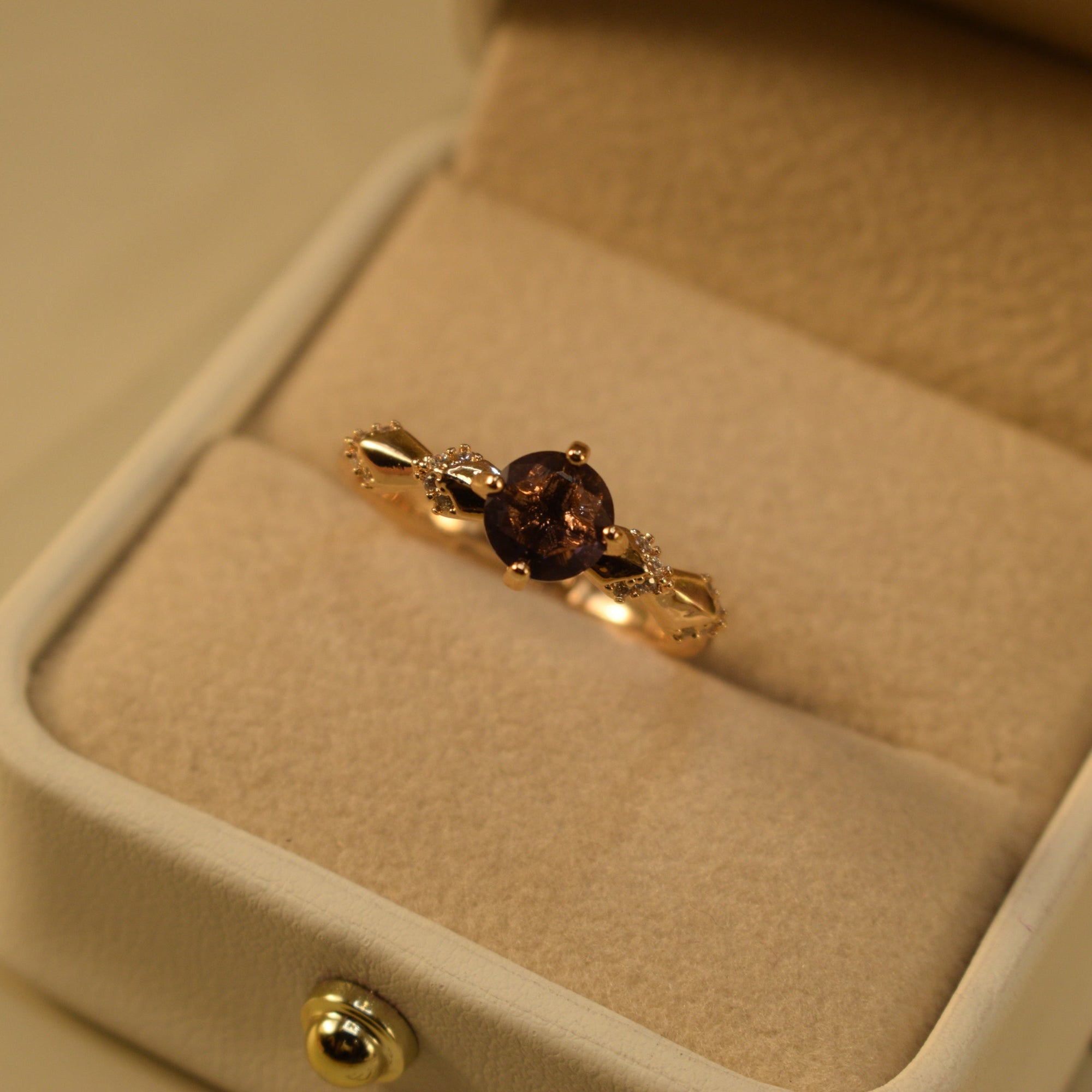 Glamorous Design Gold Plated Crystal Stones Ring For Girls/Women