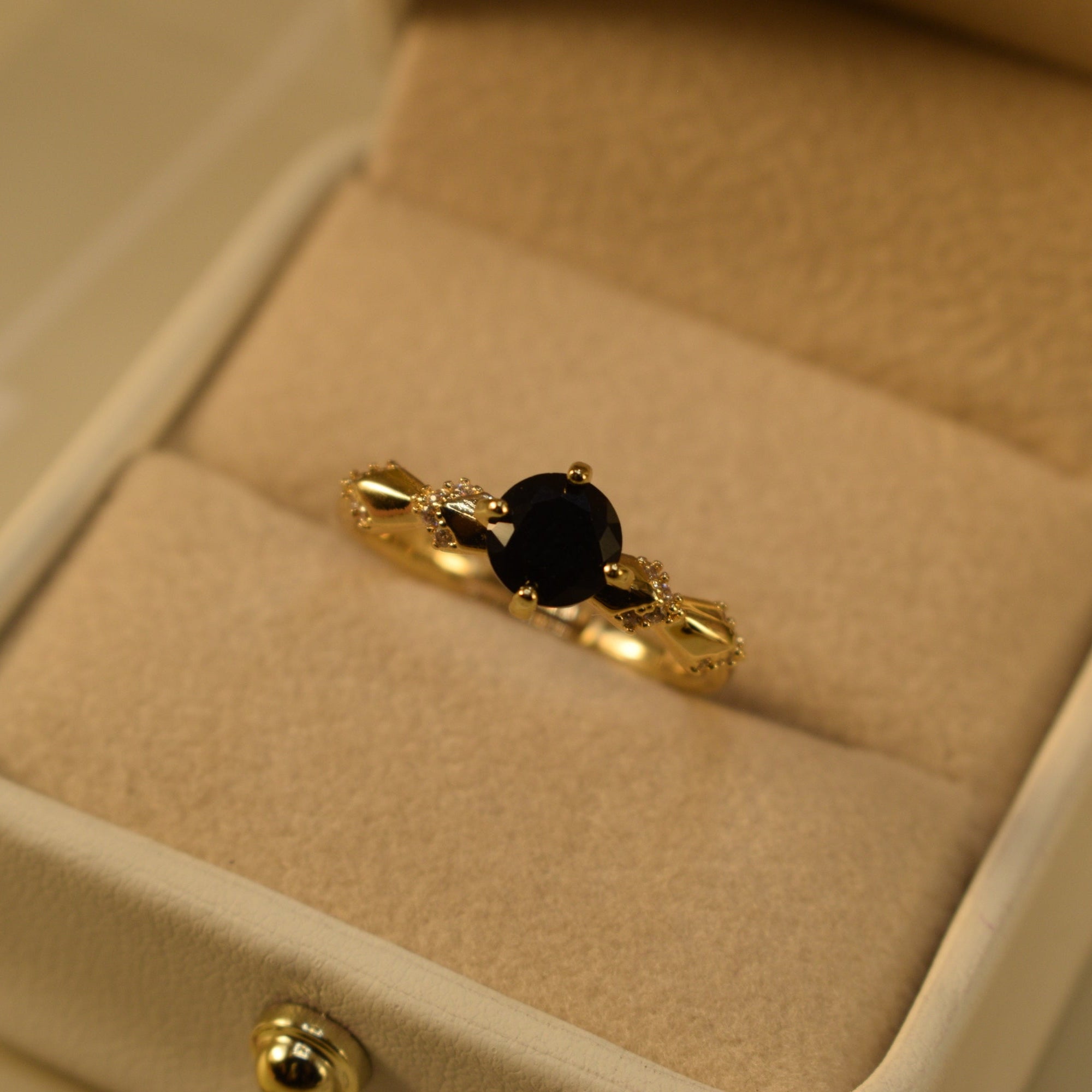 Glamorous Design Gold Plated Crystal Stones Ring For Girls/Women