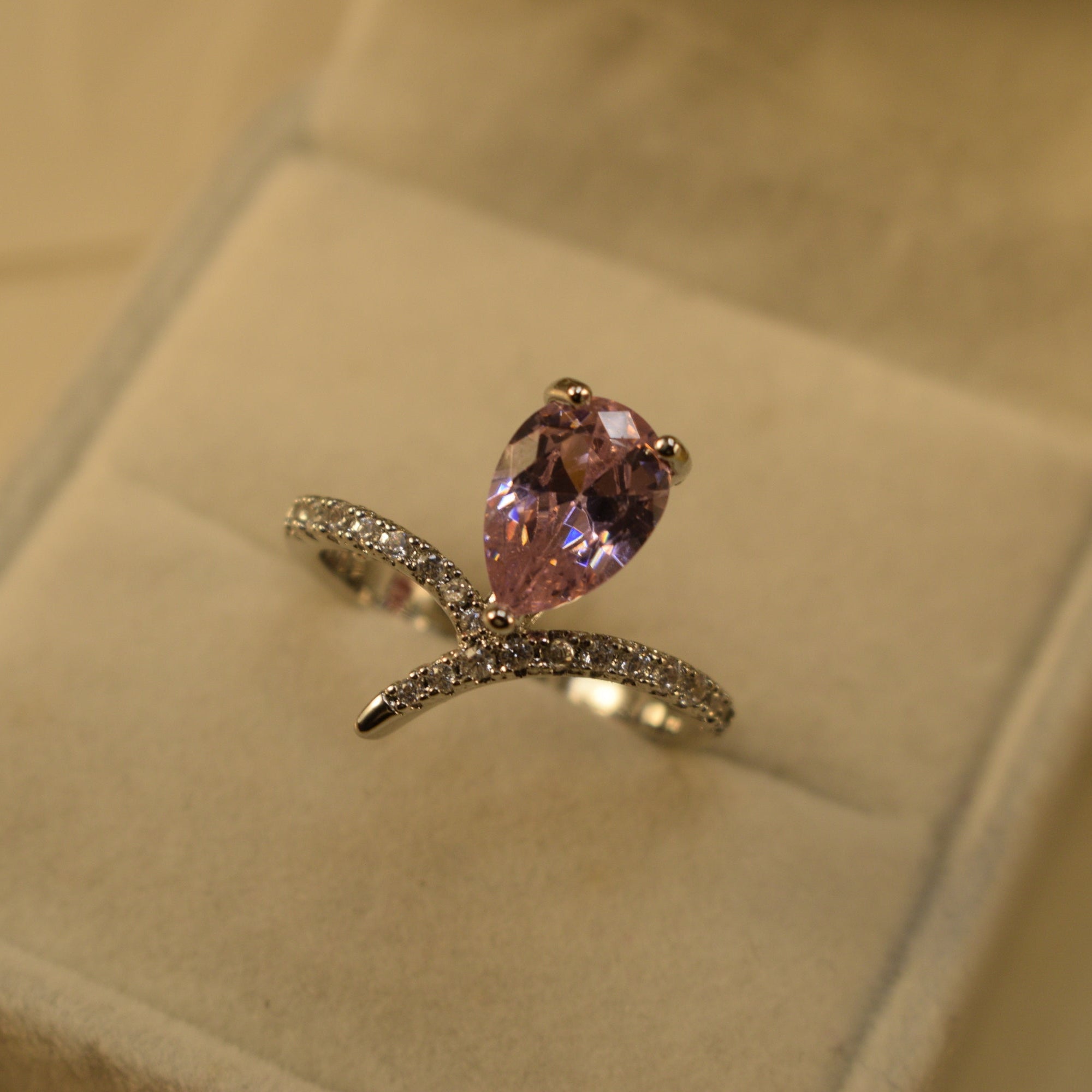 Beautiful Design Silver Plated Crystal Stones Ring For Girls/Women