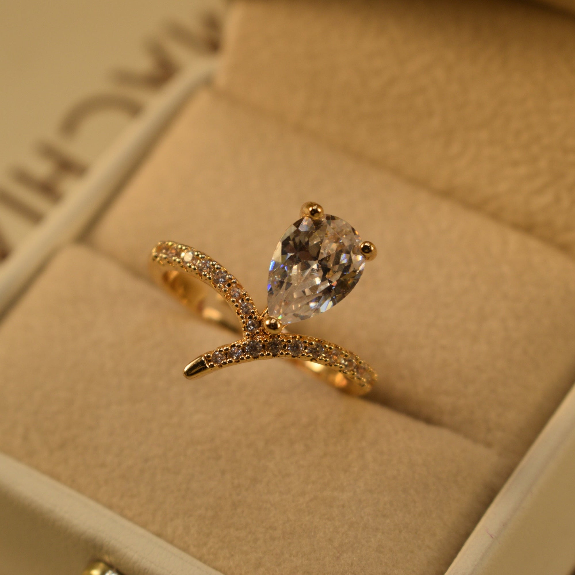 Elegant Design Gold Plated Crystal Stones Ring For Girls/Women
