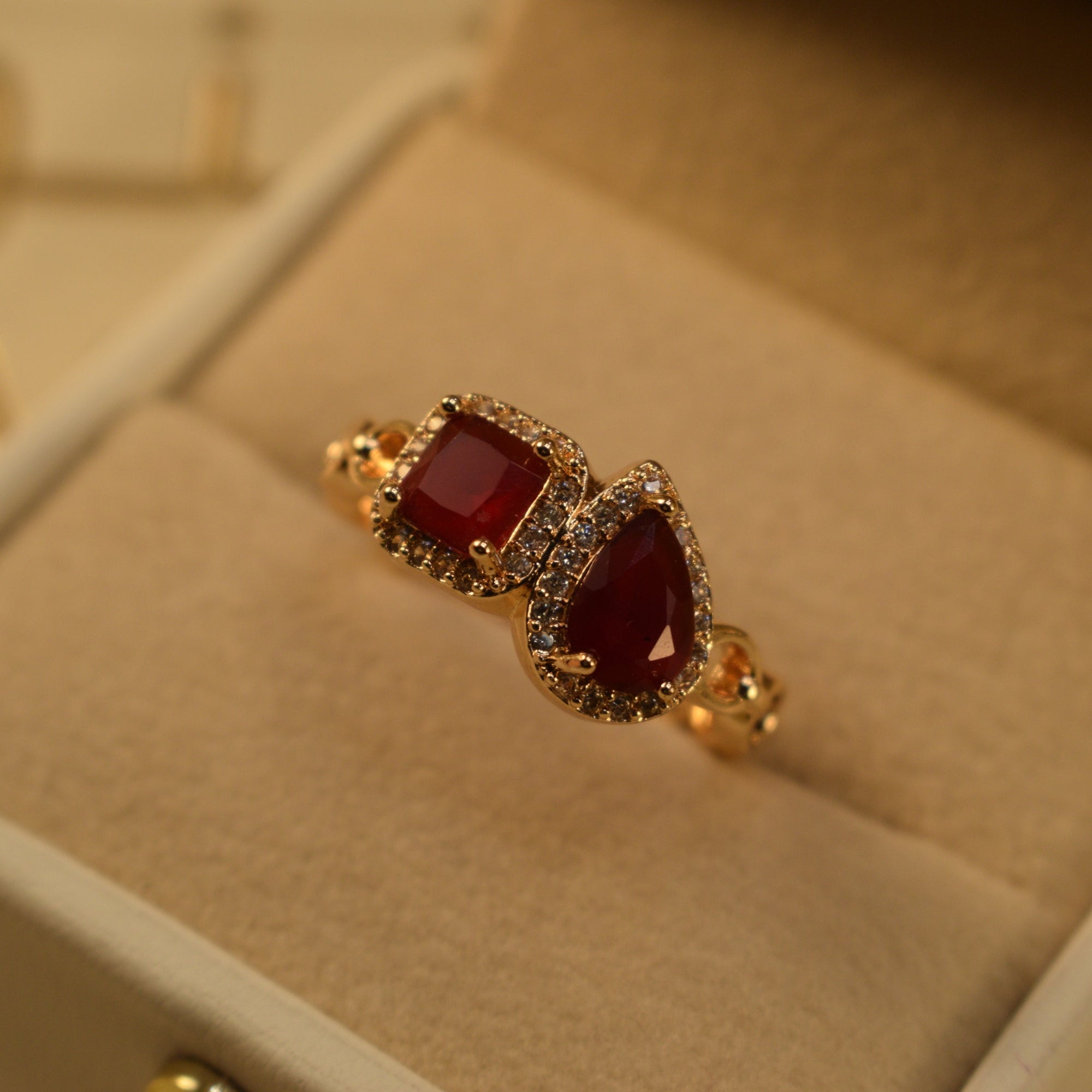Stylish Design Gold Plated Crystal Stones Ring For Girls/Women