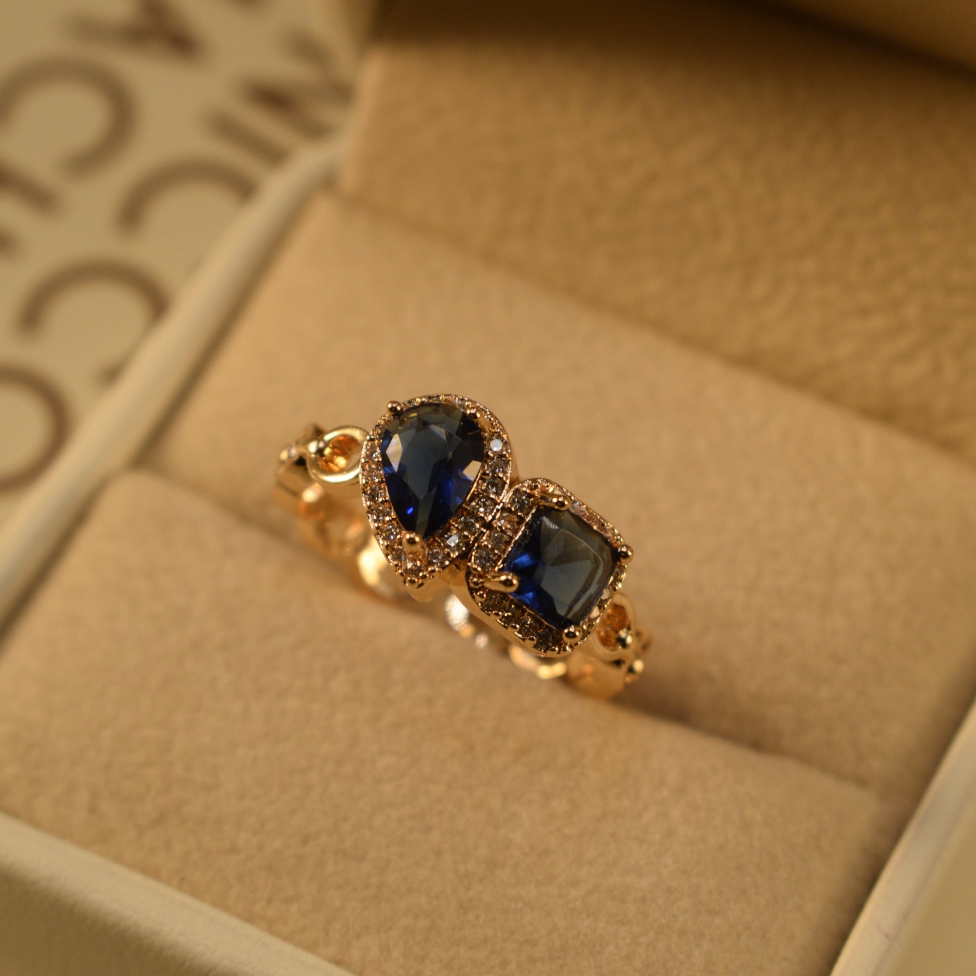 Stylish Design Gold Plated Crystal Stones Ring For Girls/Women
