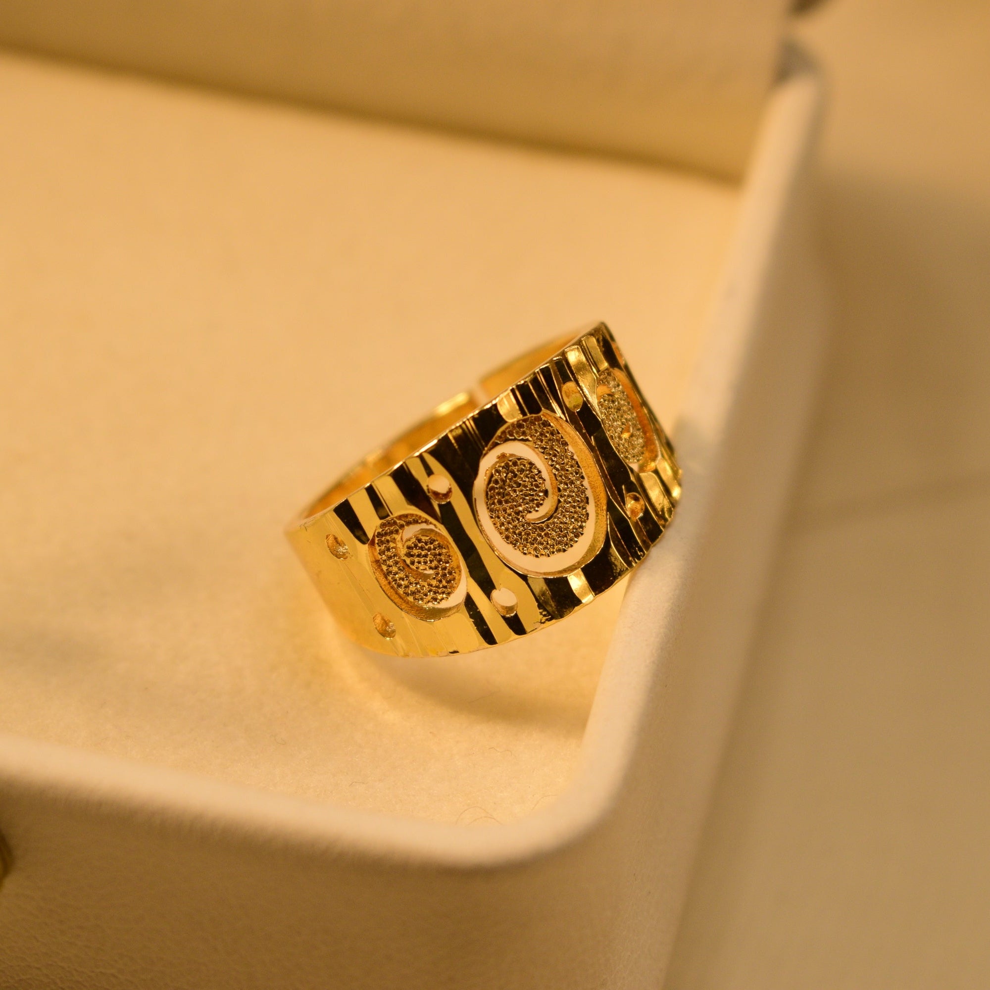 Charming Unique Design Gold Plated Ring For Girls/Women
