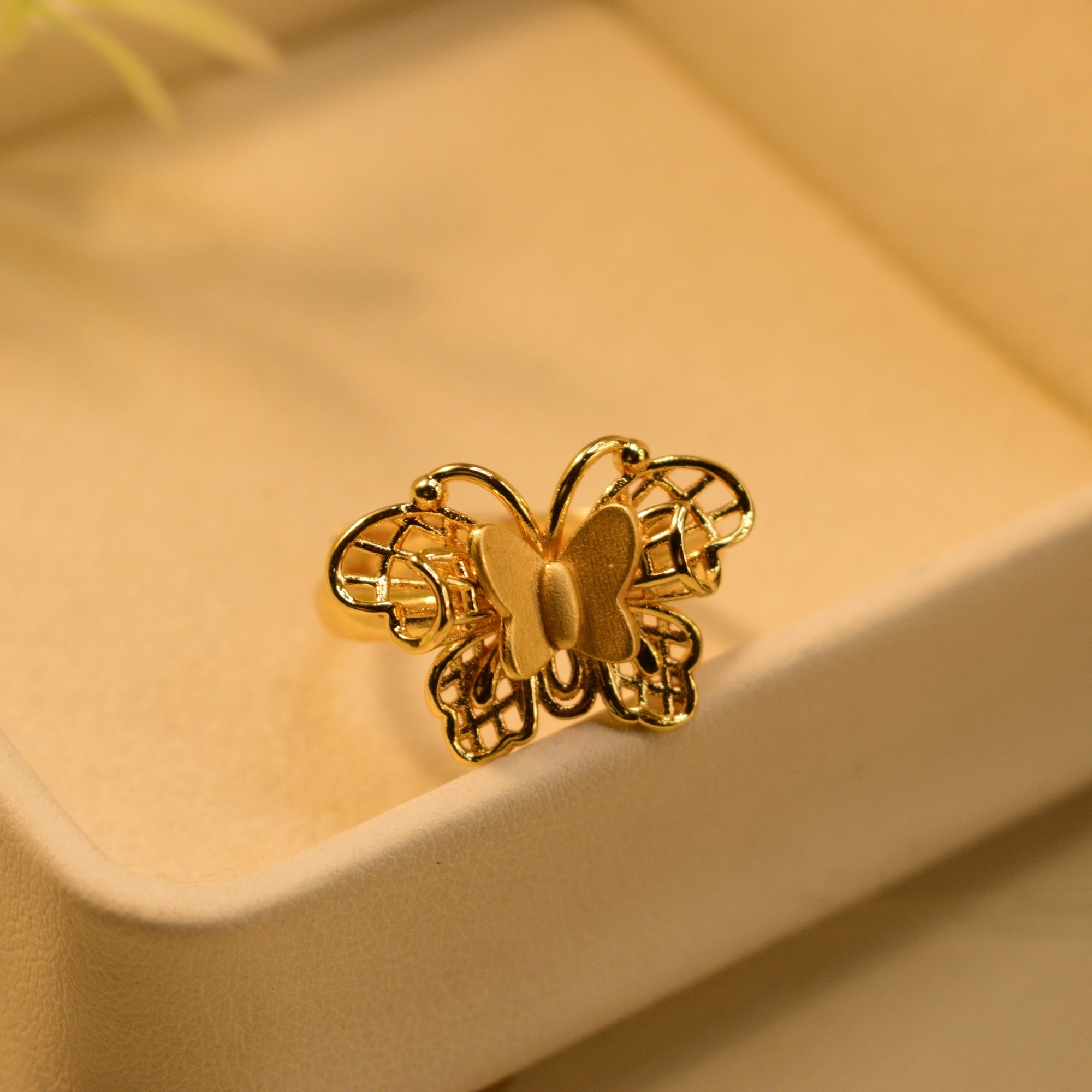 Sparkling Unique Design Gold Plated Ring For Girls/Women