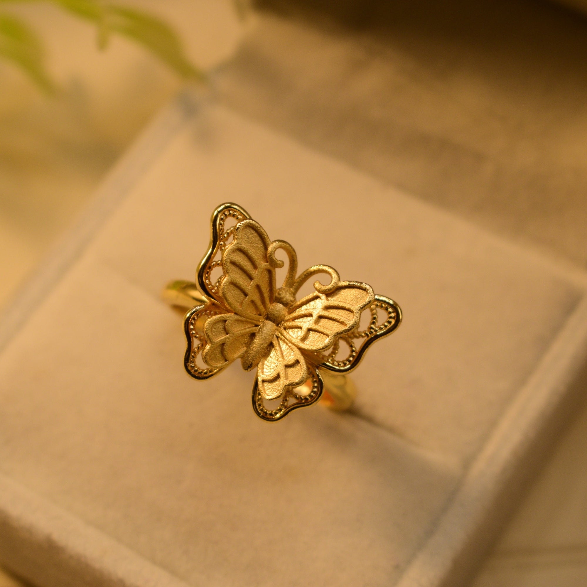 Dazzling Unique Design Gold Plated Ring For Girls/Women