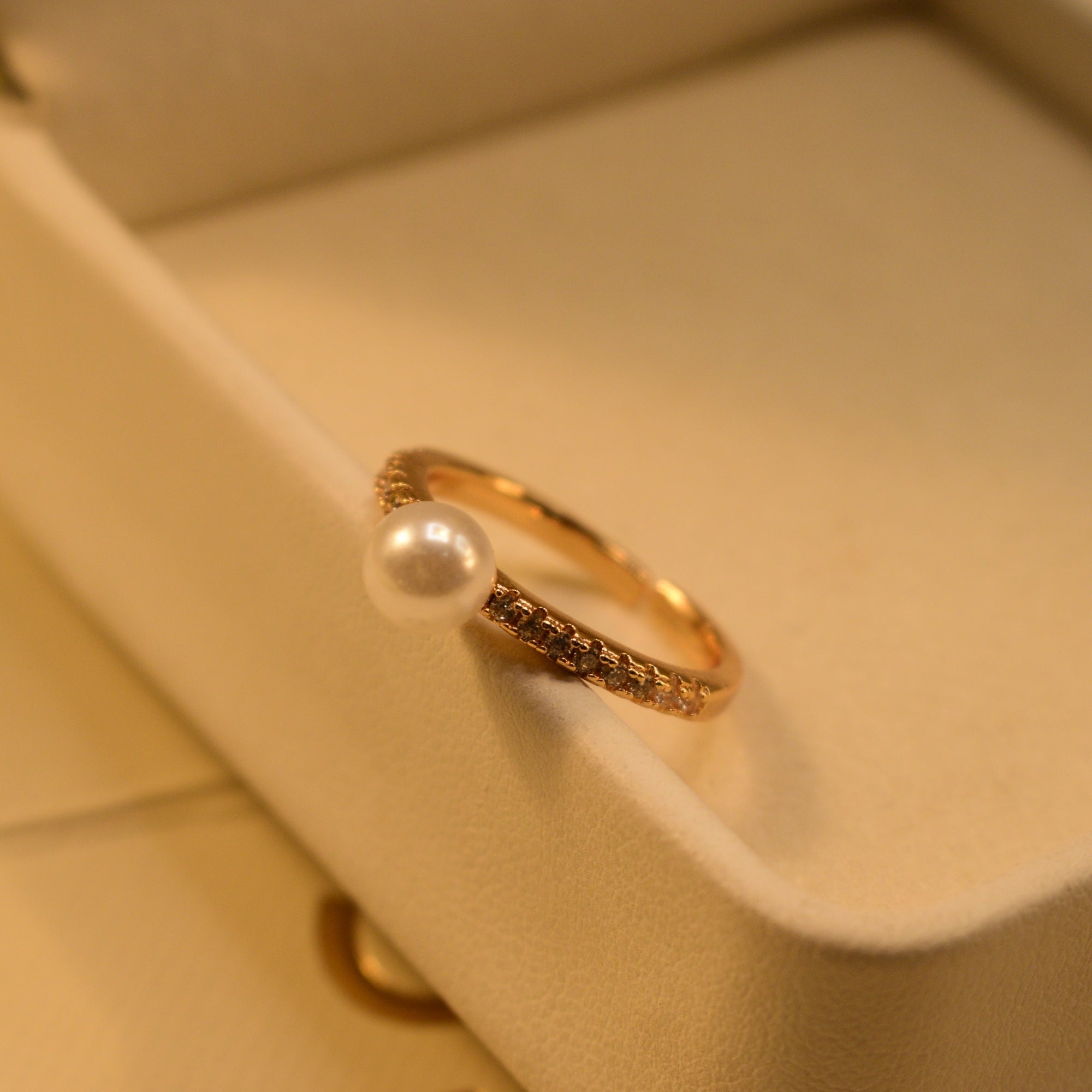 Beautiful Design Gold Plated Crystal Stones Ring For Girls/Women