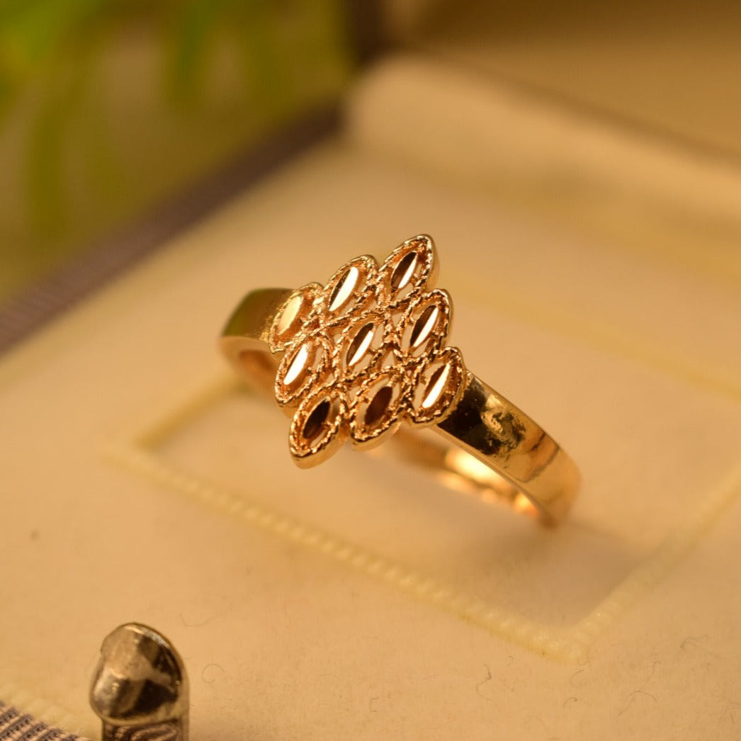 Elegant Design Golden Ring for Girls/Women