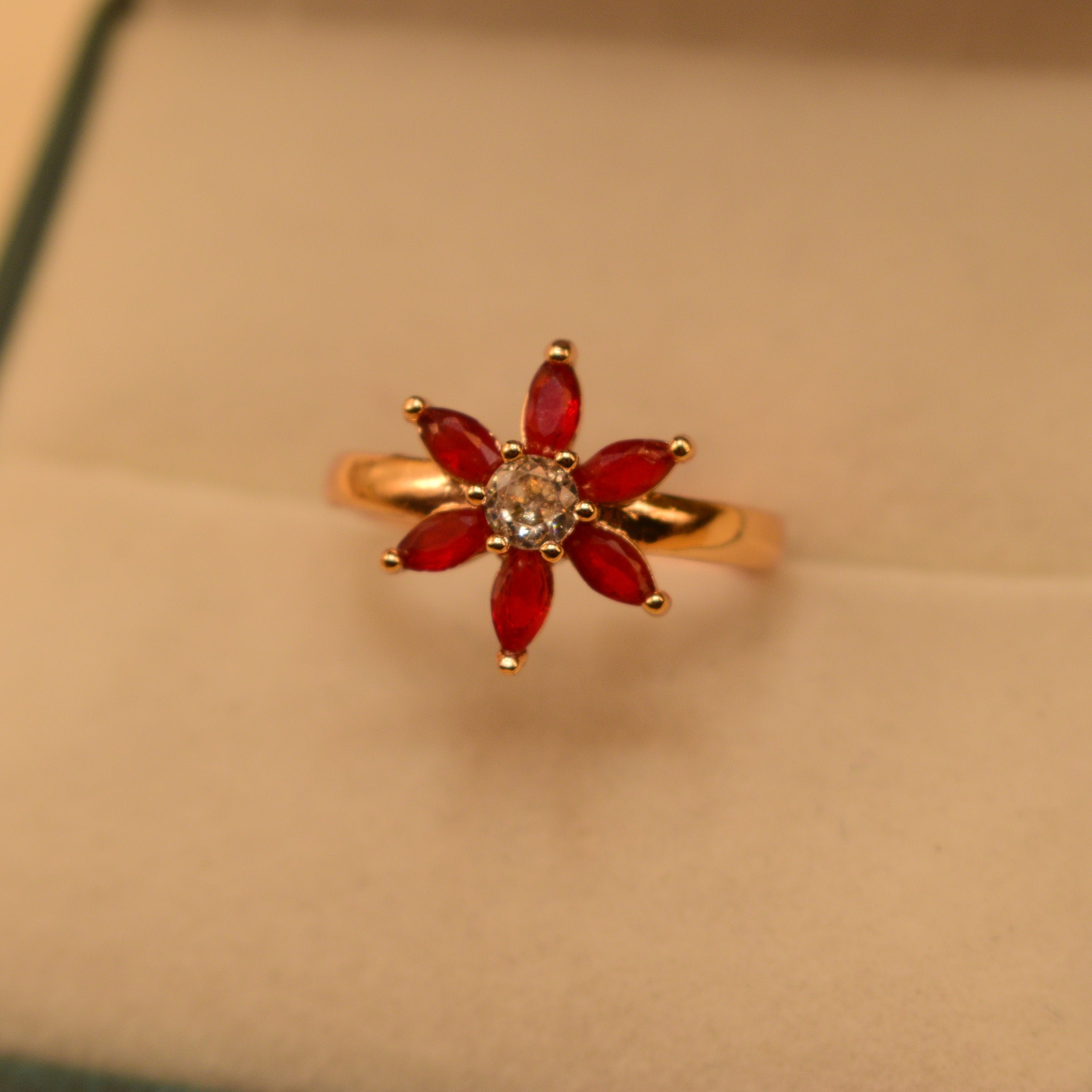 Luxury Real Stones Flower Design Ring for Girls/Women