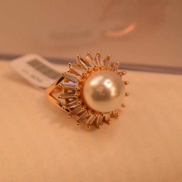 Glamorous Unique Design Crystal Stones Pearl Ring For Girls/Women