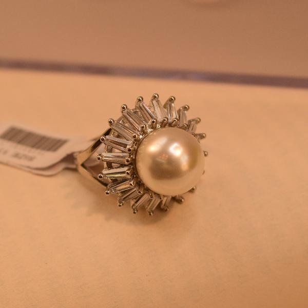 Glamorous Unique Design Crystal Stones Pearl Ring For Girls/Women