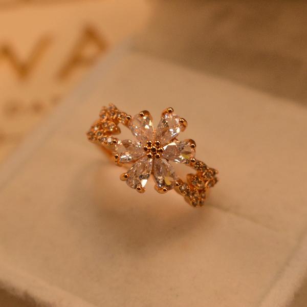 Luxury Unique Flower Design Crystal Stones Ring For Girls/Women