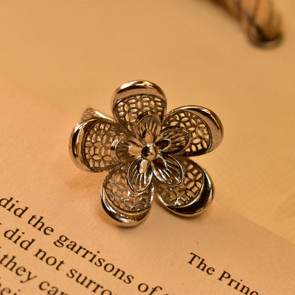 Charming Unique Flower Design Ring For Girls/Women