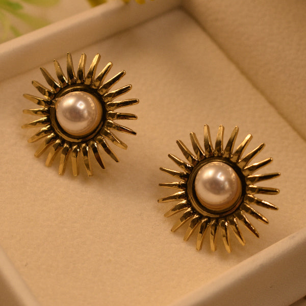 Luminous Unique Design Gold Plated Pearls Earrings For Girls/women