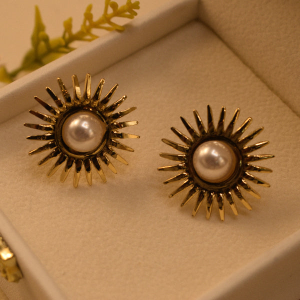 Luminous Unique Design Gold Plated Pearls Earrings For Girls/women