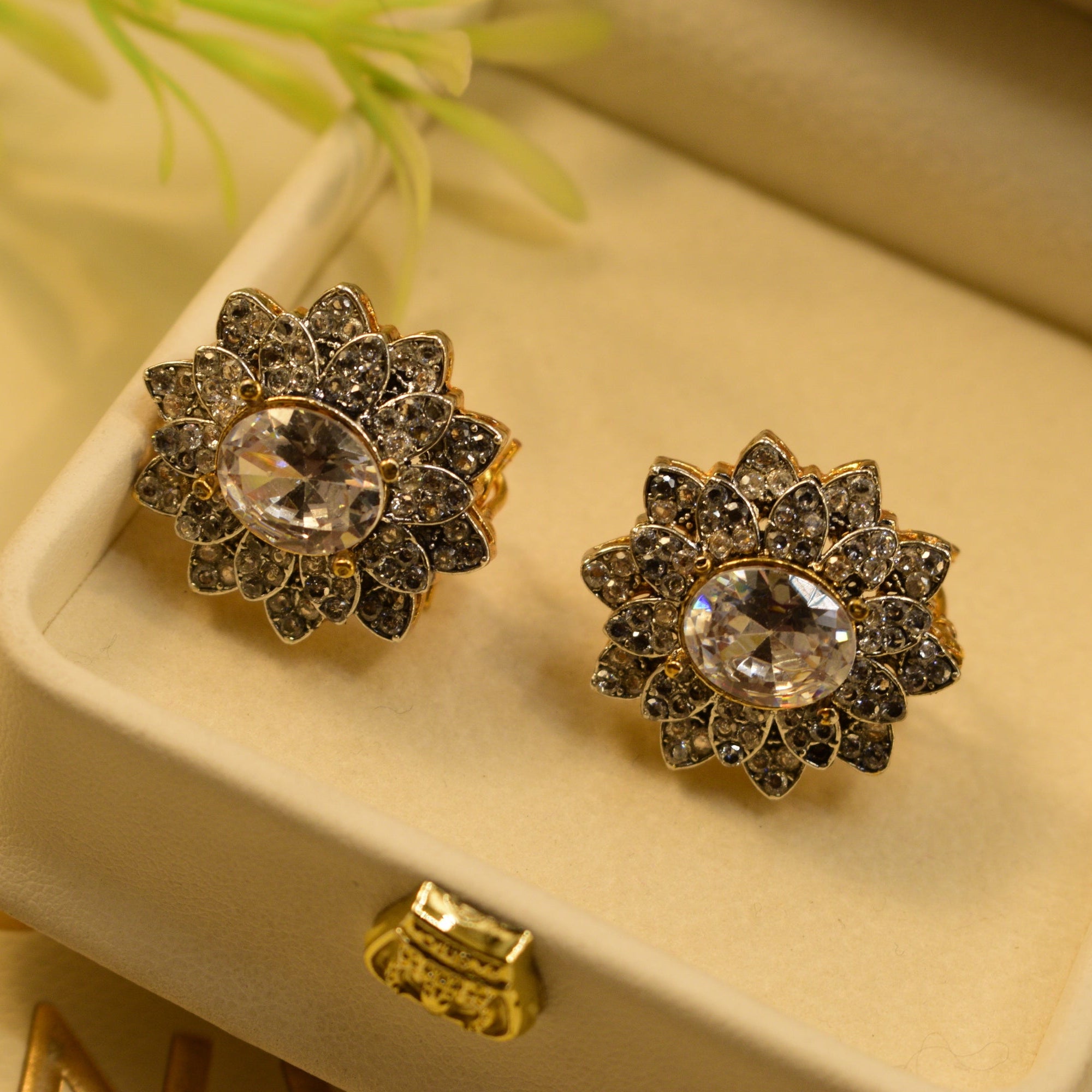 Luxury Unique Design Gold Plated Crystal Stones Earrings For Girls/women