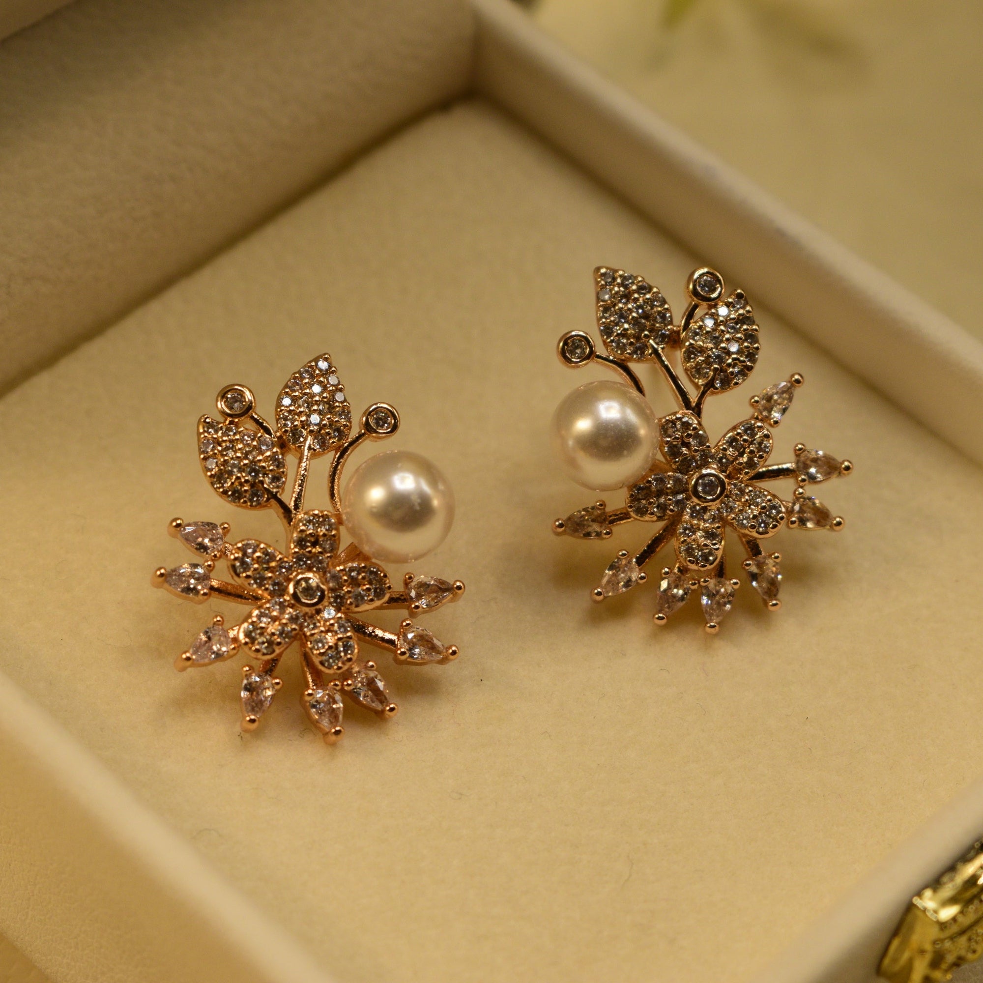 Elegant Design Gold Plated Crystal Stones Earrings For Girls/women