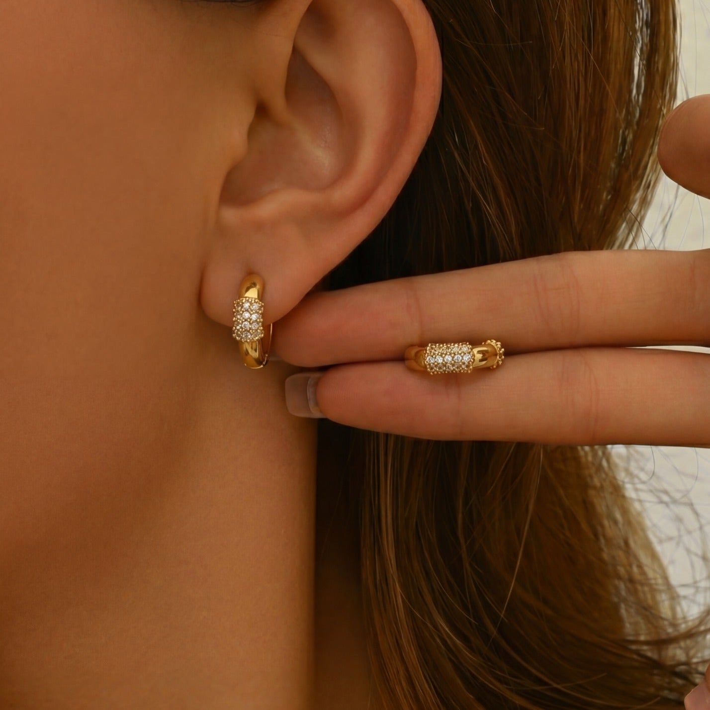 Gorgeous Design Gold Plated Crystal Stones Earrings For Girls/women