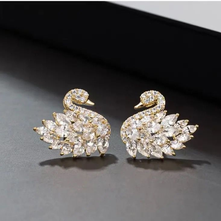 Elegant Crystal Swan Golden/Silver Earrings for girls/women