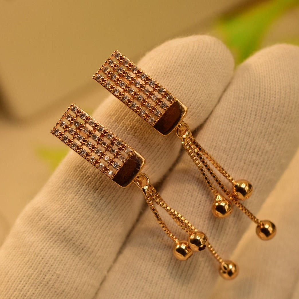 Elegant Design Golden Earrings For Girls/women.