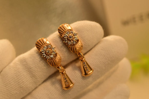 Elegant Design Golden Earrings For Girls/women.