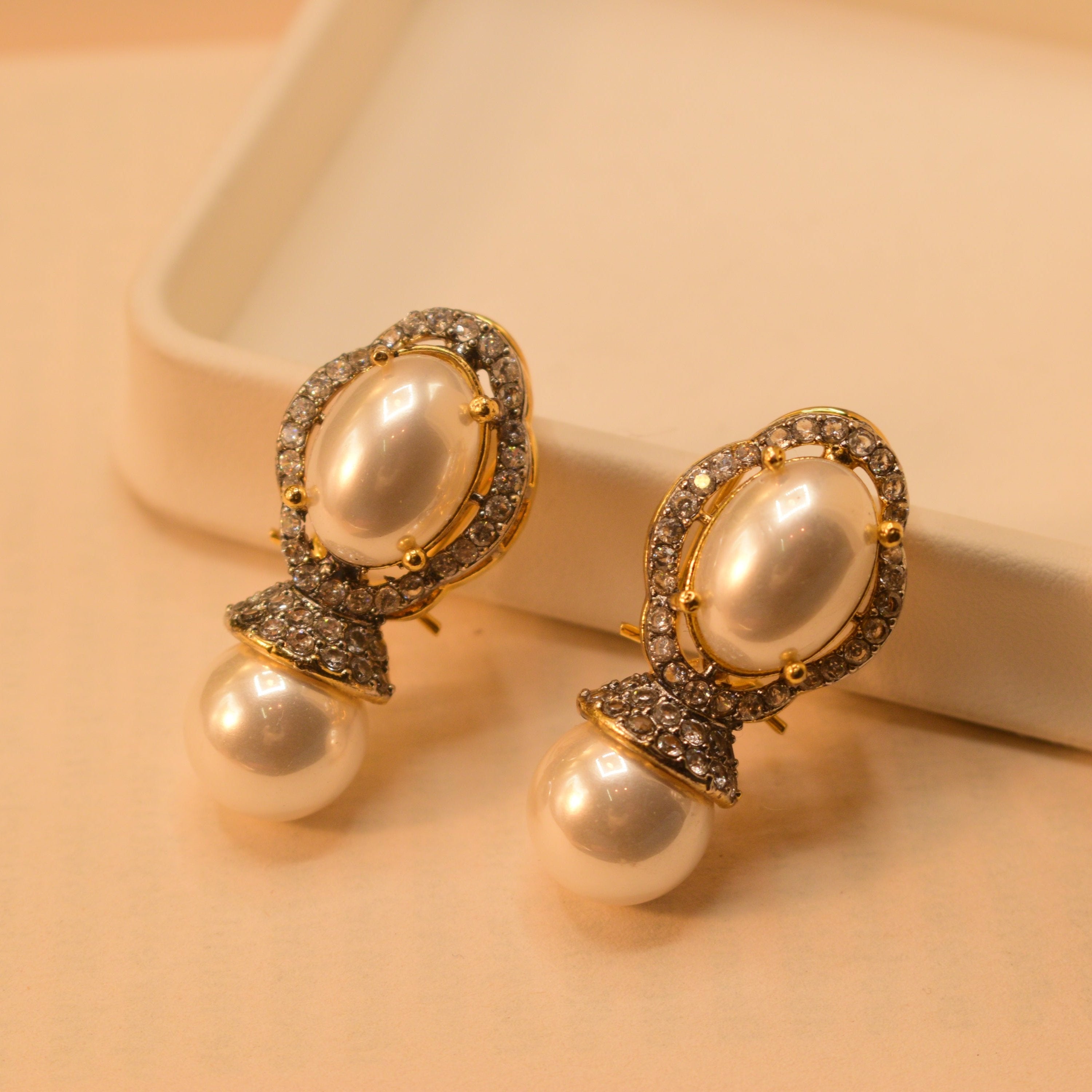 Glamorous Stylish Big Stone Pearl Earrings For Girls/women