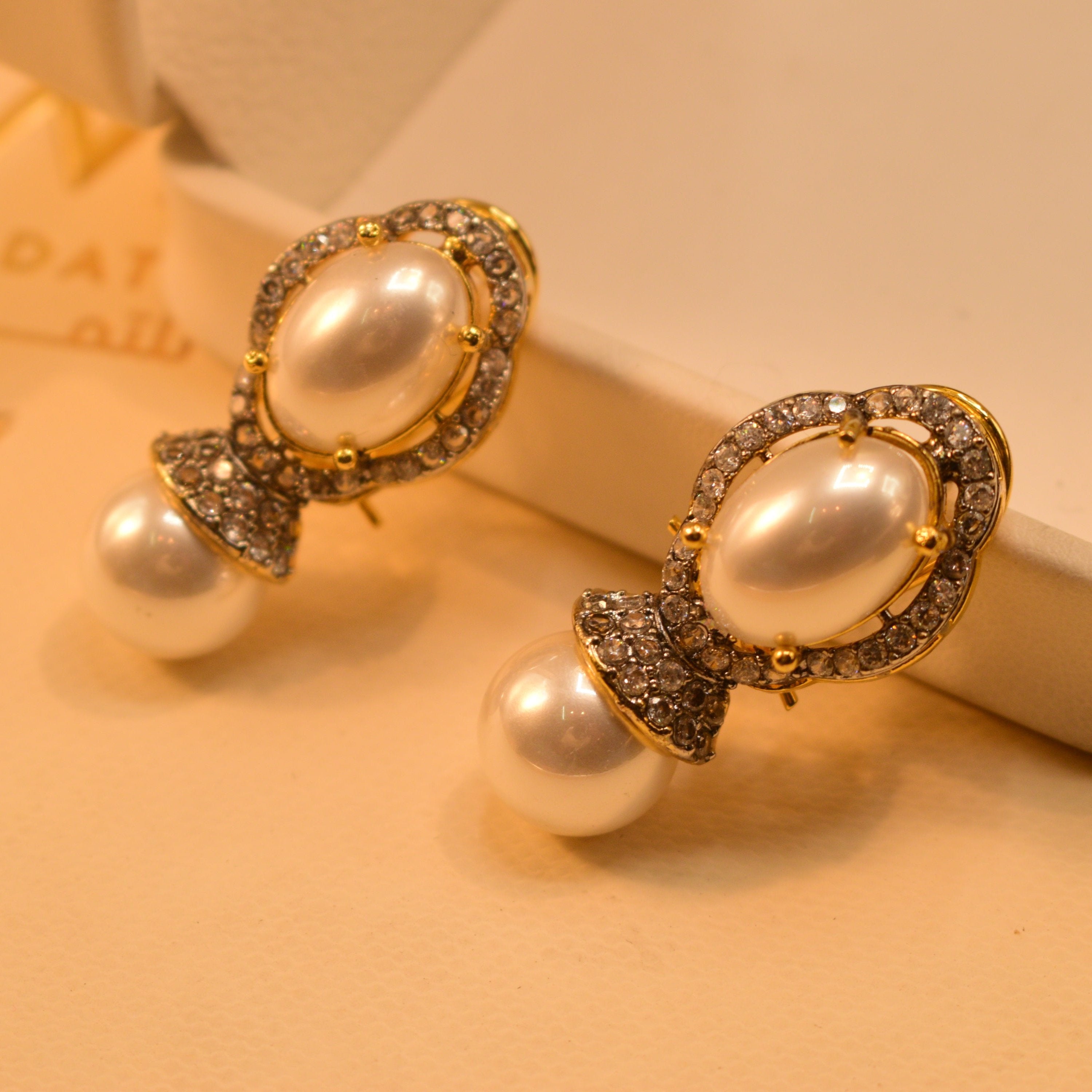 Glamorous Stylish Big Stone Pearl Earrings For Girls/women