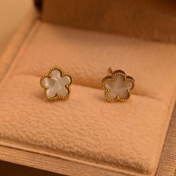 Gorgeous Design Gold Plated Earrings For Girls/women