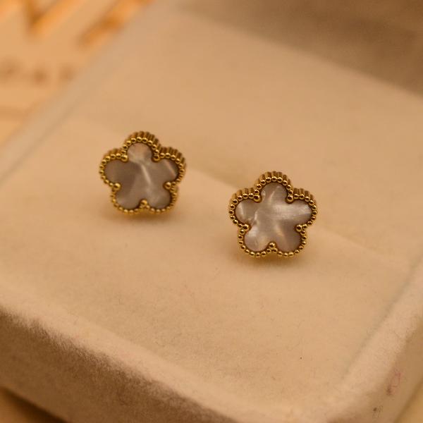 Gorgeous Design Gold Plated Earrings For Girls/women