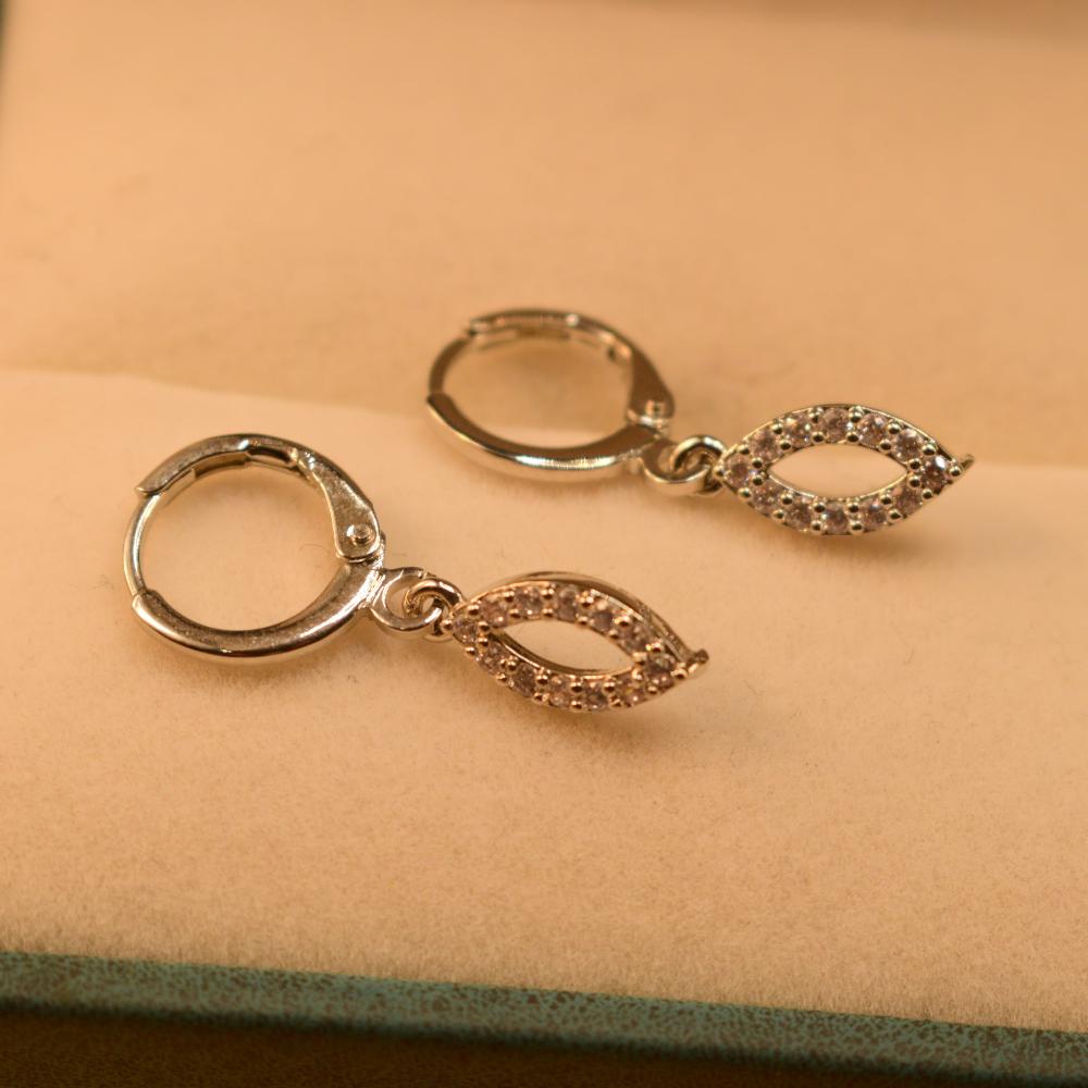 Luminous Beautiful Design Silver Earrings For Girls/women