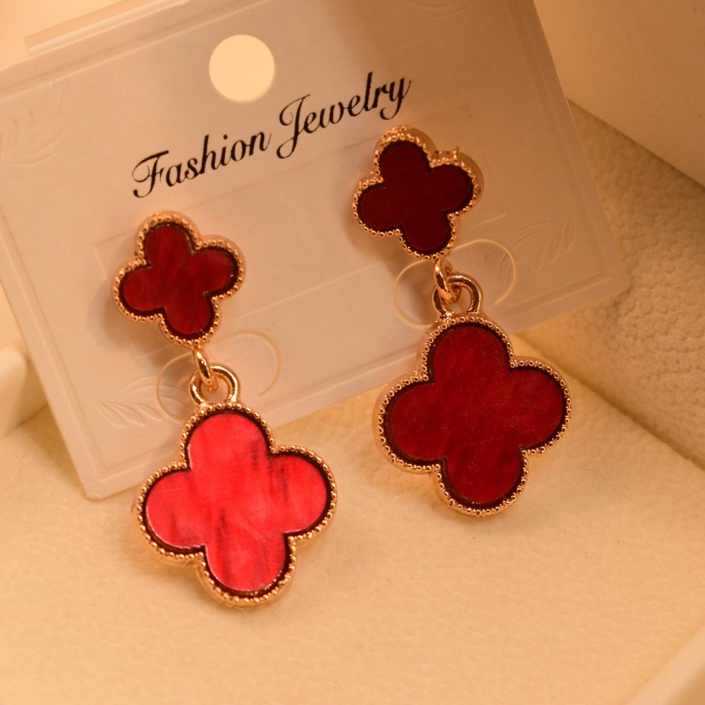 Gorgeous Leaf Shaped Gold Plated Earrings For Girls/women