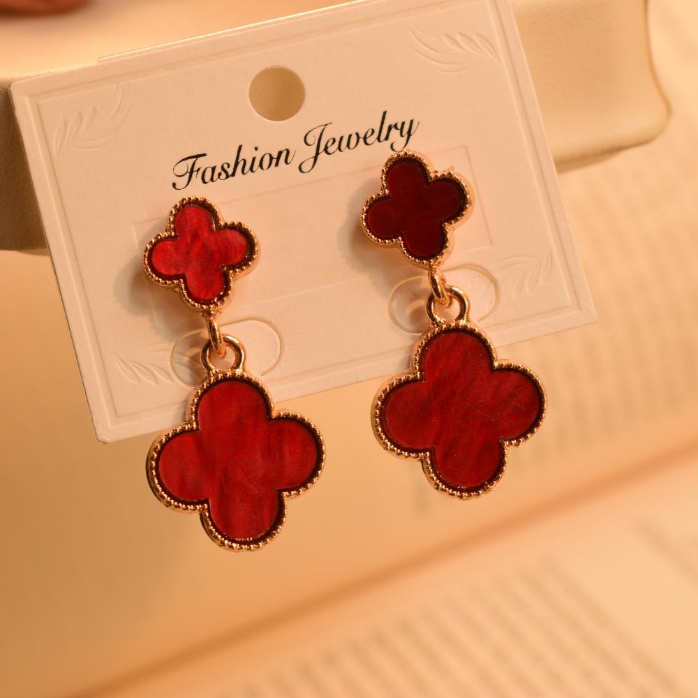 Gorgeous Leaf Shaped Gold Plated Earrings For Girls/women