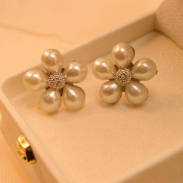 Gorgeous Flower Design Earrings For Girls/women