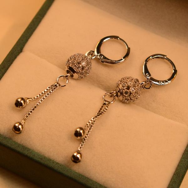 Glamorous Elegant Design Crystal Stones Silver Earrings For Girls/women