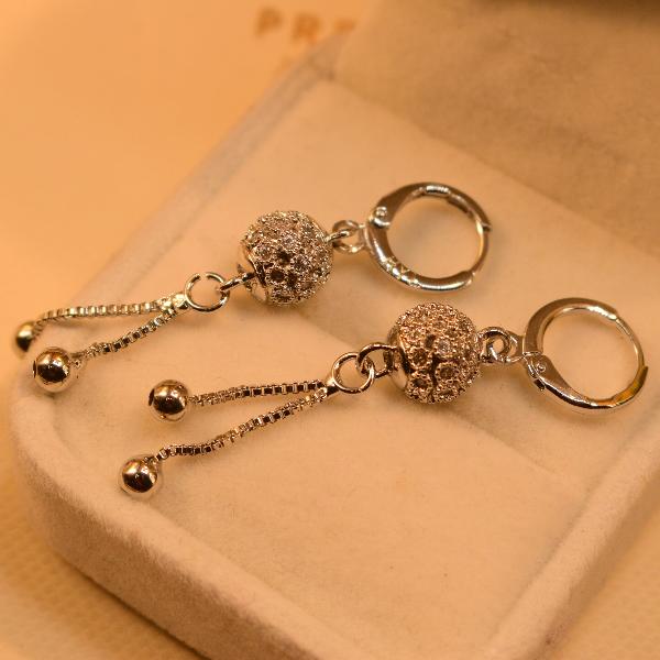 Glamorous Elegant Design Crystal Stones Silver Earrings For Girls/women