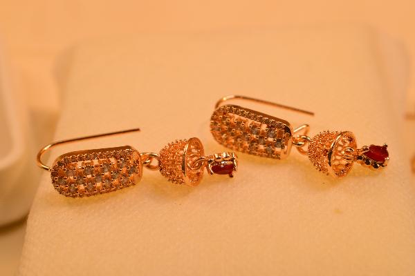 Unique Design Crystal Stones Gold Plated Earrings for Girls/Women