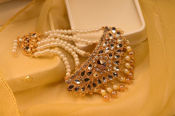 Beautiful Fancy Gold Plated Crystal Stones Jhumar for Girls/Women