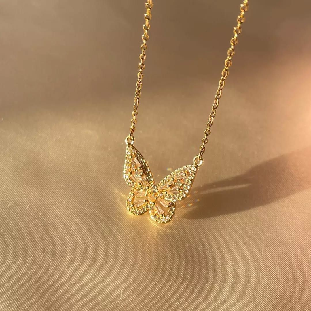 Elegant Design Gold Plated Crystal Stones Pendant for Girls/Women