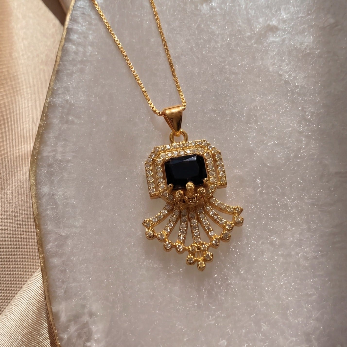 Fancy Design Gold Plated Crystal Stones Pendant for Girls/Women
