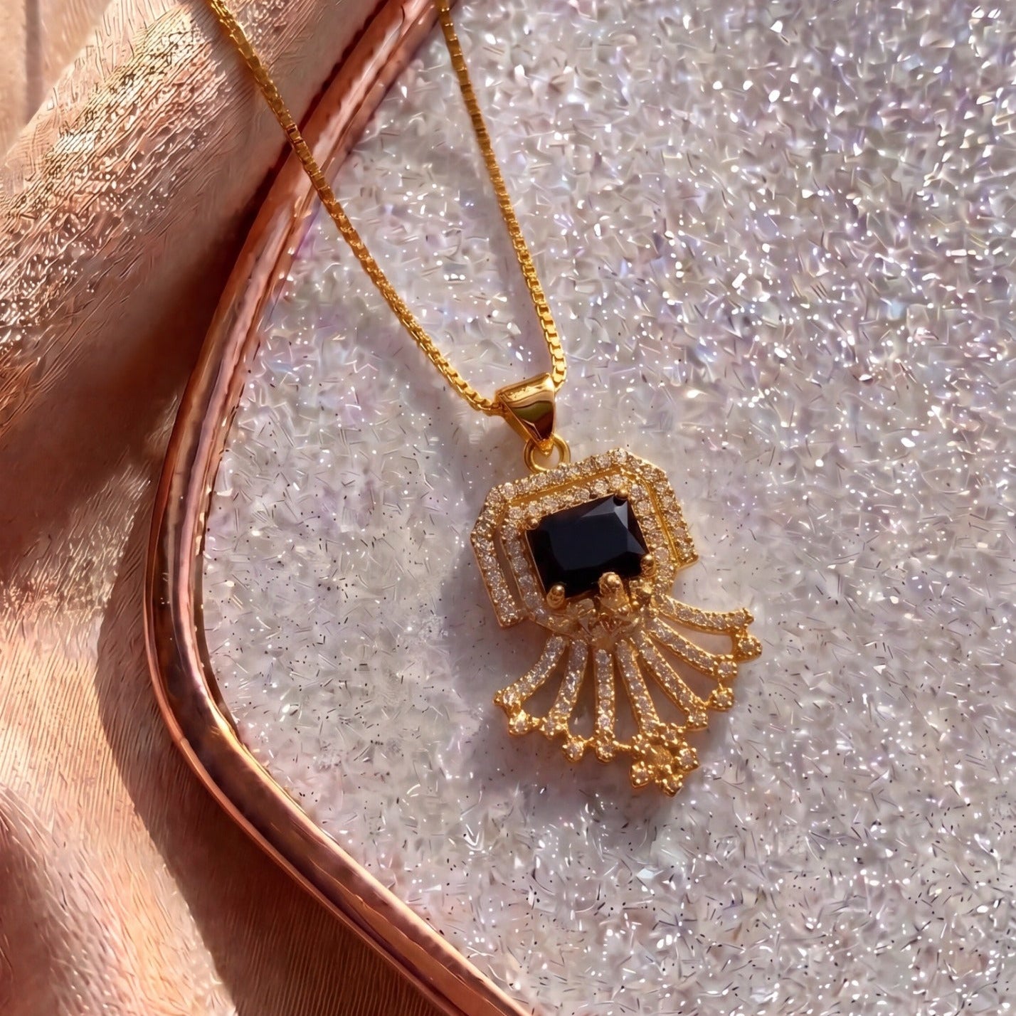 Fancy Design Gold Plated Crystal Stones Pendant for Girls/Women