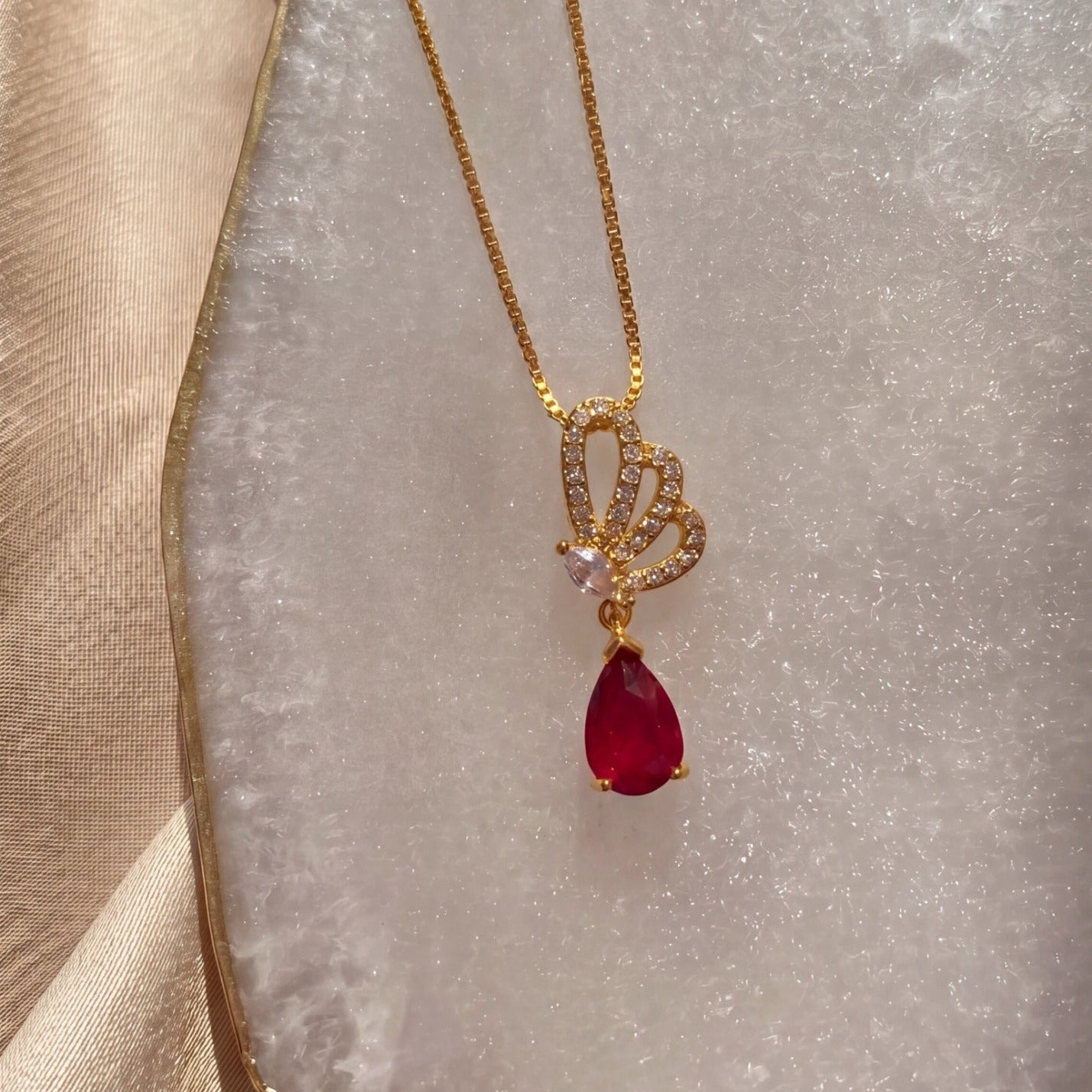 Stylish Design Gold Plated Crystal Stones Pendant for Girls/Women