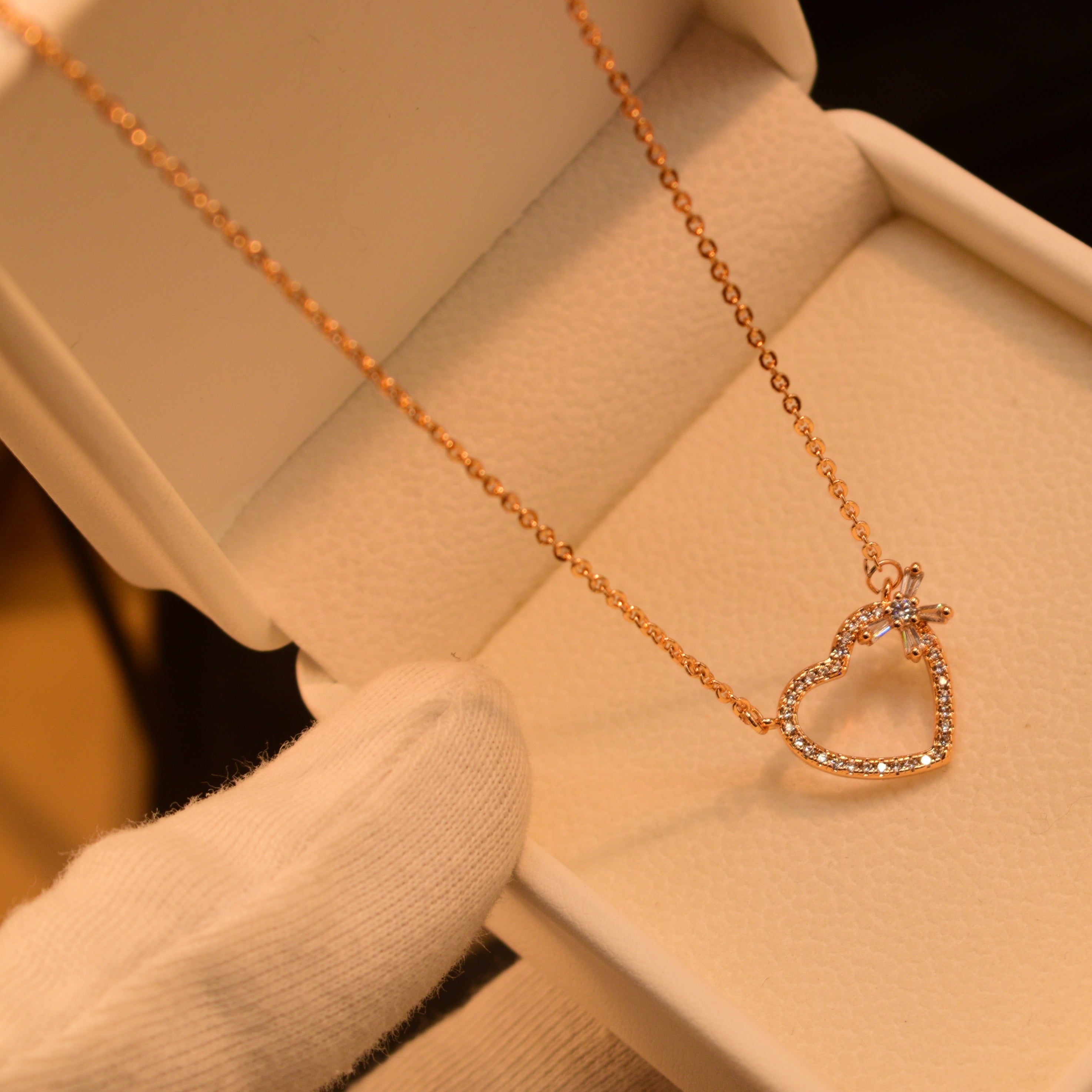 Luxury Beautiful Heart Shaped Pendant For Girls/Women