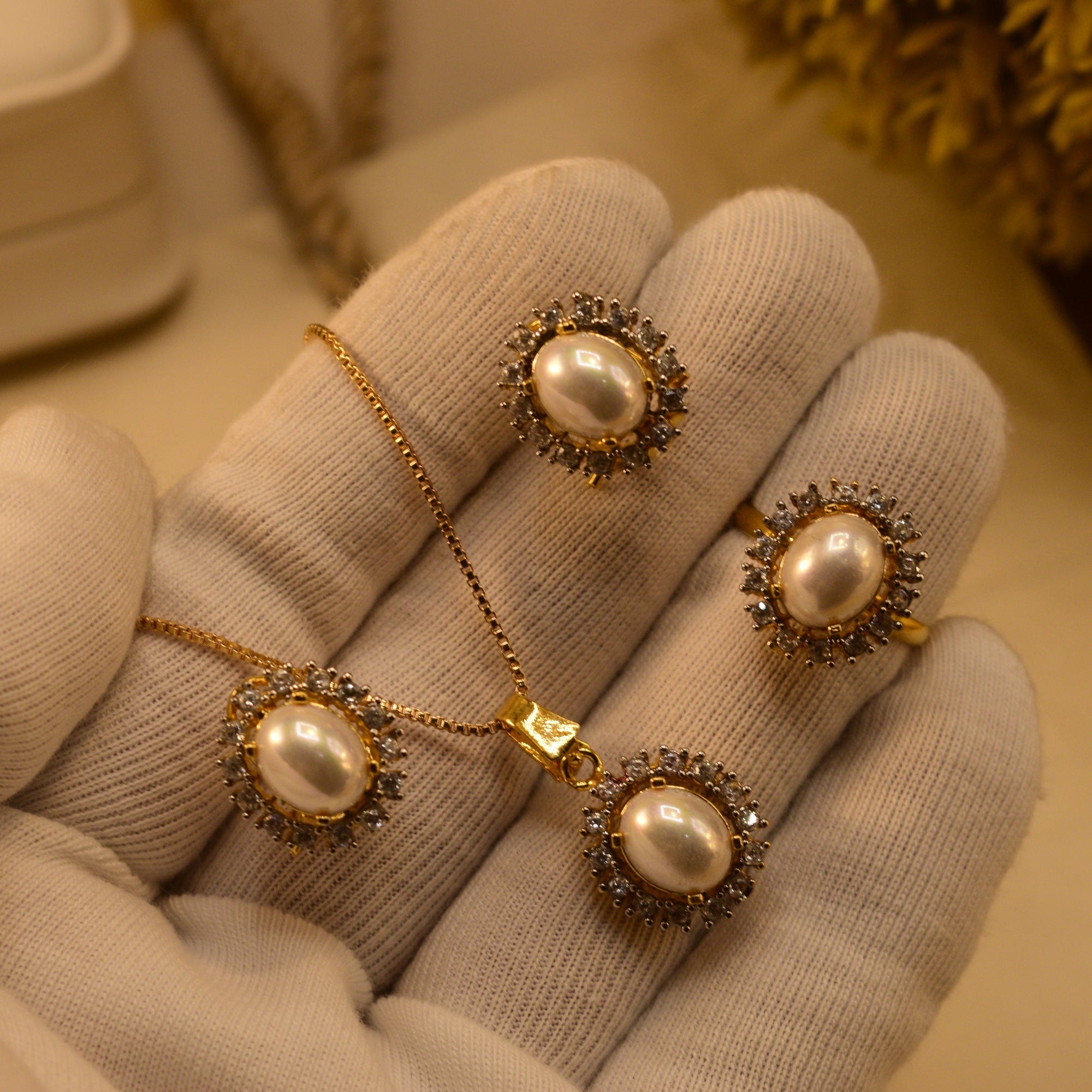 Beautiful Design Gold Plated Crystal Stones Necklace Set for Girls/Women