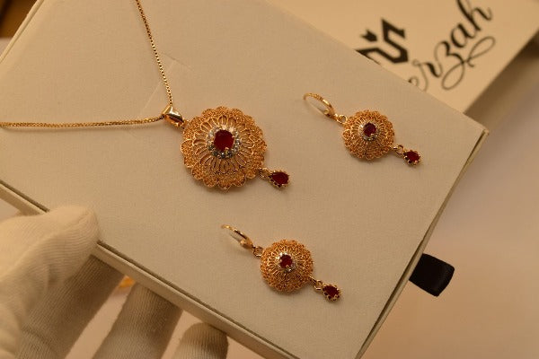 Elegant Design Golden Maroon Stone Earing for Girls/Women