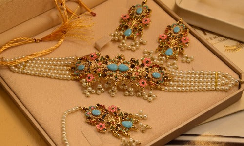 Fancy Design Gold Plated Chokar Set With Bindya Earrings for Girls/Women