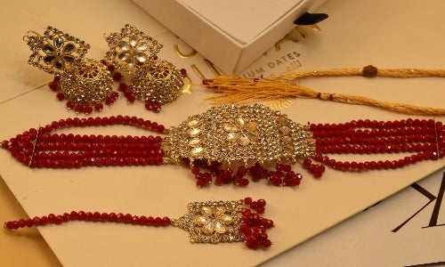 Elegant Design Gold Plated Chokr Set With Bindiya Earrings for Girls/Women